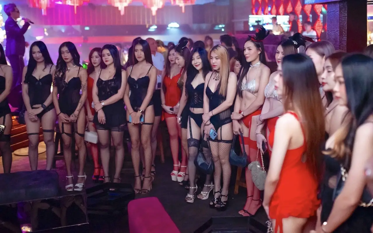 The live music zone with the girls lined up along the seating